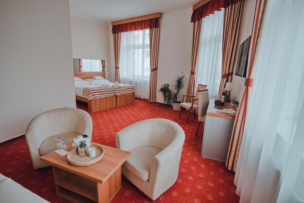 Hotel Grand Градец-Кралове Экстерьер фото