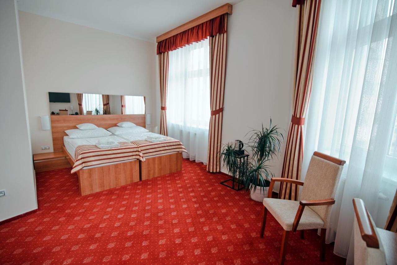 Hotel Grand Градец-Кралове Экстерьер фото