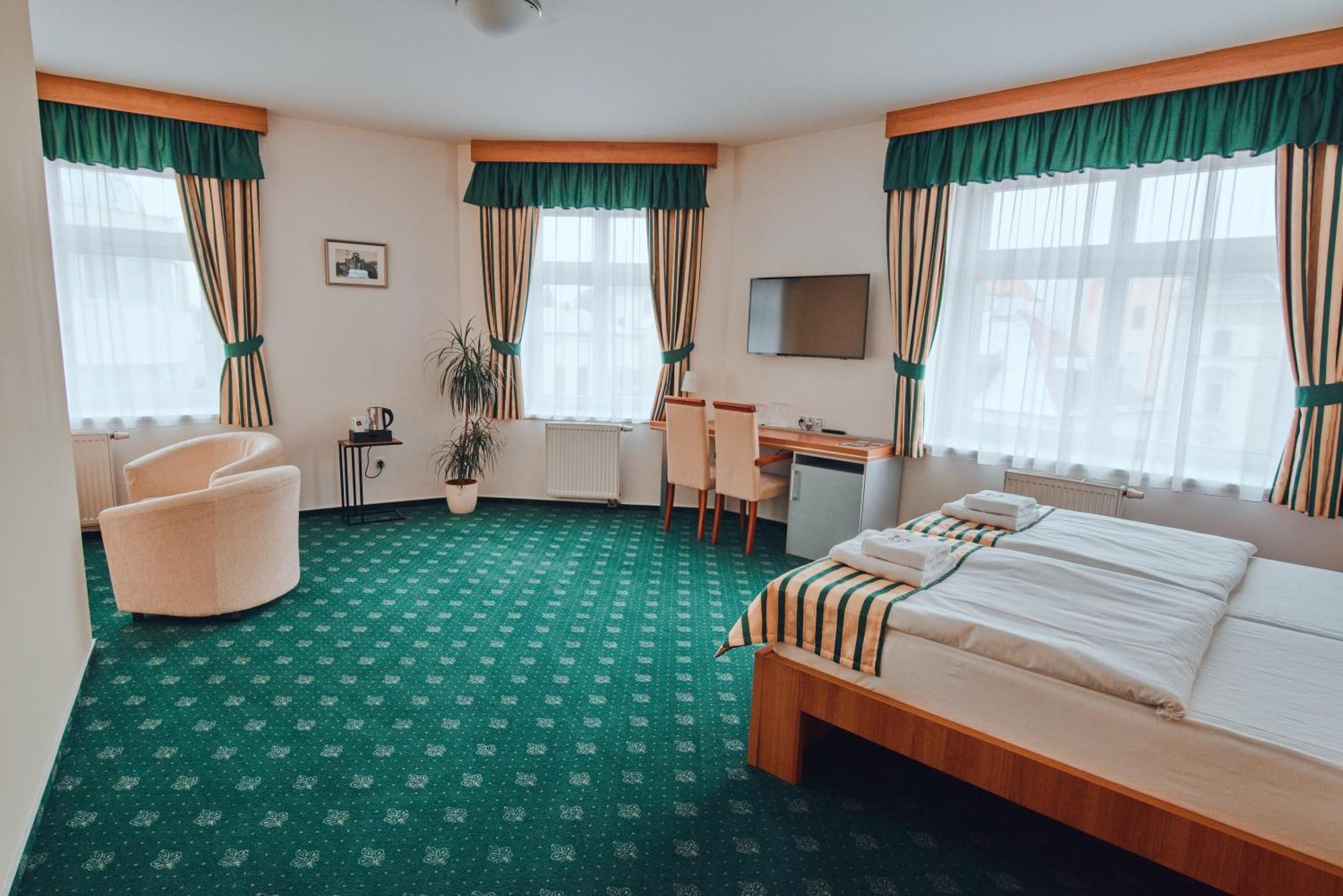 Hotel Grand Градец-Кралове Экстерьер фото